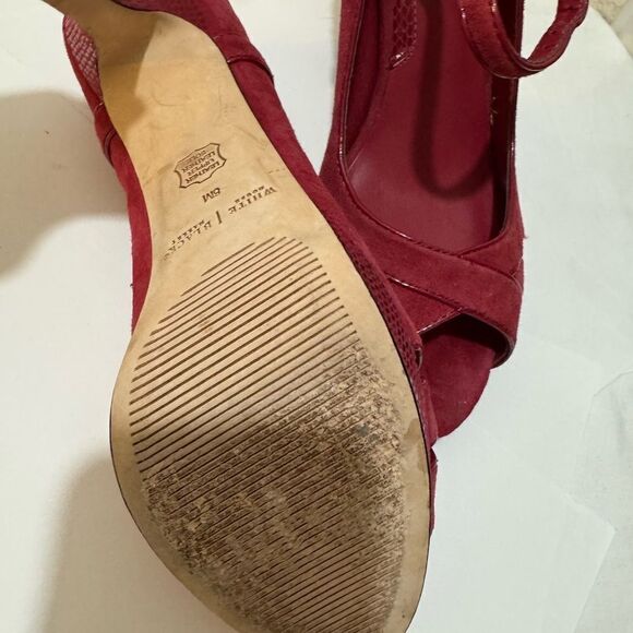 White House Black Market leather (suede) peep toe 3.75 inch heel pumps 8 M - Picture 8 of 12